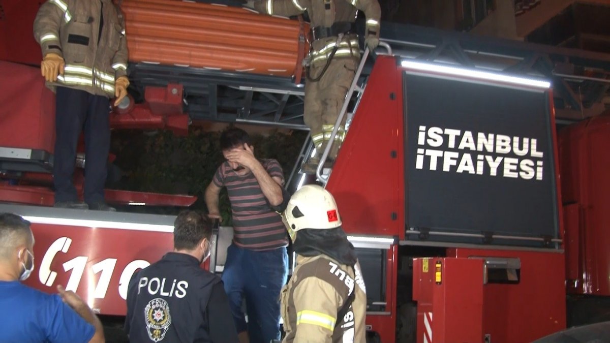 İstanbul'da polisten kaçtığı sırada mahsur kalan kişi aynı polisten yardım istedi