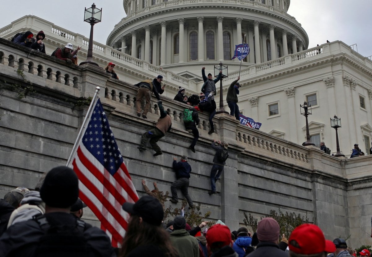 ABD Kongresi, aşırı sağcı grupların gösterisi nedeniyle tekrar demir çitle çevrildi #10