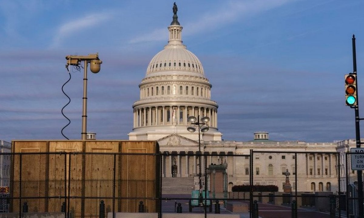 ABD Kongresi, aşırı sağcı grupların gösterisi nedeniyle yeniden çitlerle çevrildi #2