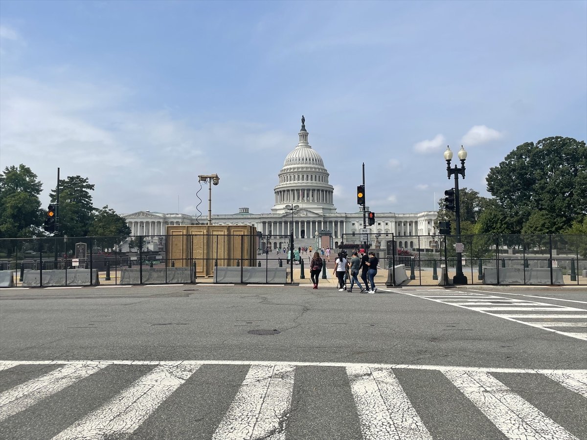 ABD Kongresi, aşırı sağcı grupların gösterisi nedeniyle tekrar demir çitle çevrildi #4