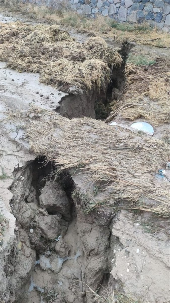 Konya da toprak yüzeyde oluşan yarıkların AFAD raporu yayınlandı #4