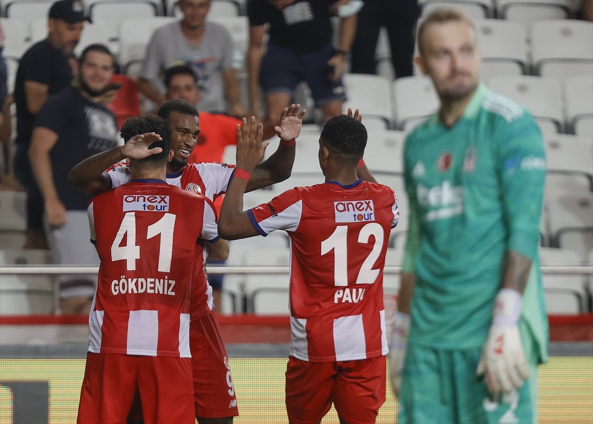 Beşiktaş, 2-0 geriye düştüğü maçı 3-2 kazandı #1