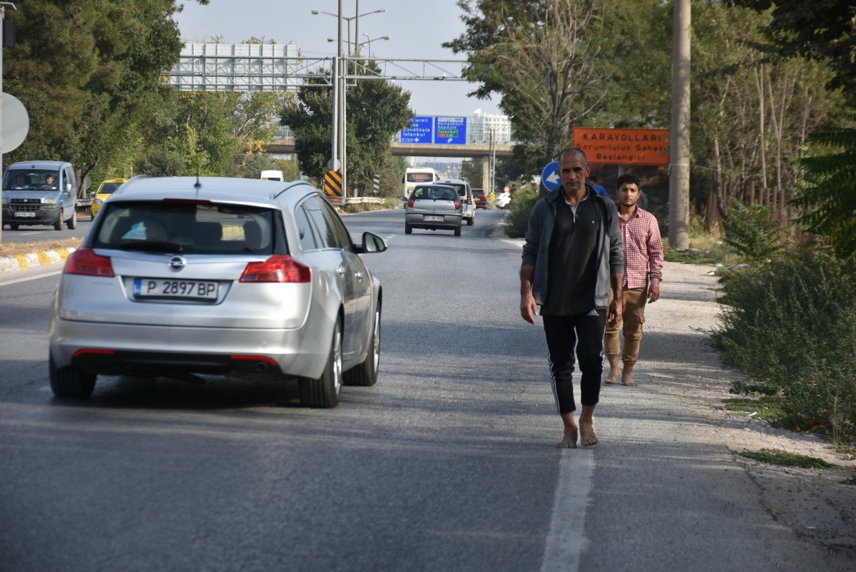 Yunanistan, para ve kıyafetlerini aldığı göçmenleri borularla dövüp, Türkiye ye itti #5