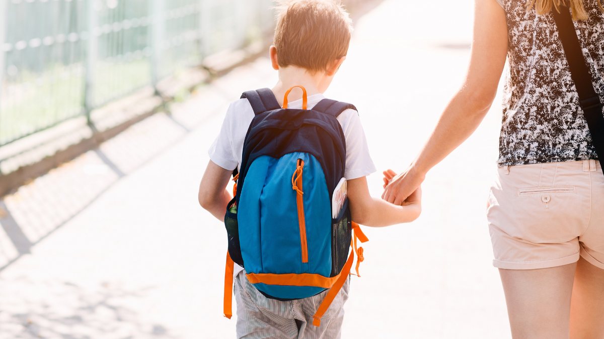 Choosing the wrong bag in children causes back pain Kimdeyir