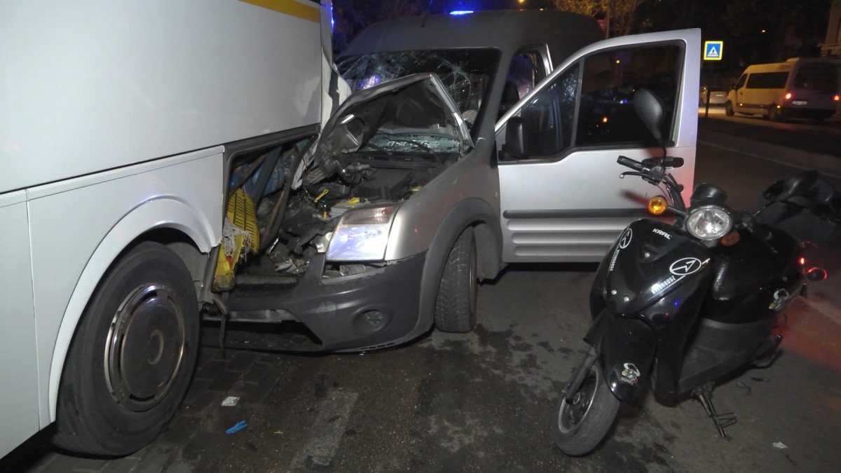 Bursa’da otobüse arkadan çarptı: 1 ağır, 3 yaralı #6