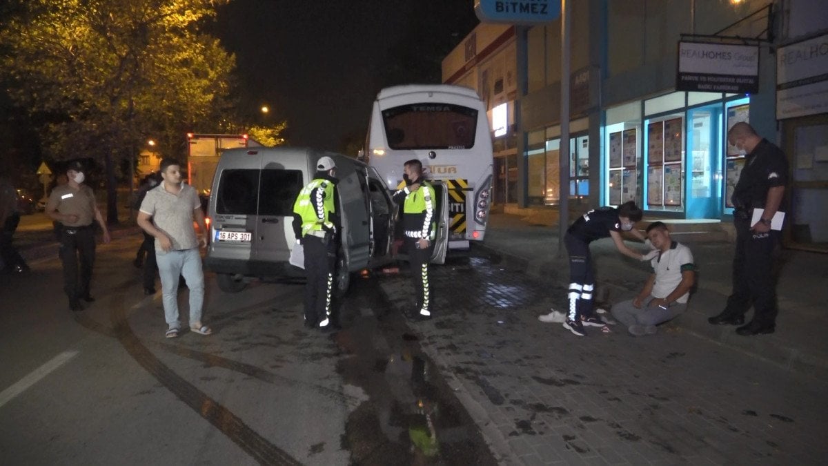 Bursa’da otobüse arkadan çarptı: 1 ağır, 3 yaralı #7