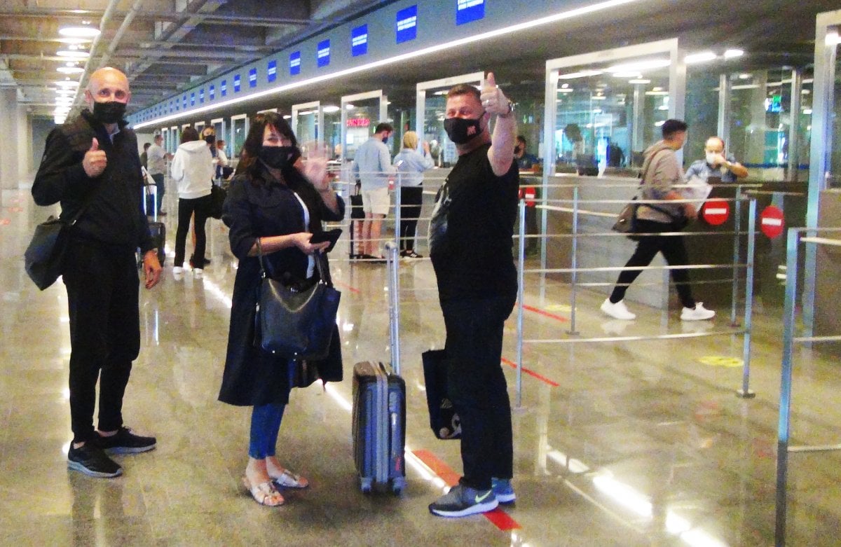 İngiltere den gelen ilk turist kafilesi, Dalaman Havalimanı na indi #2