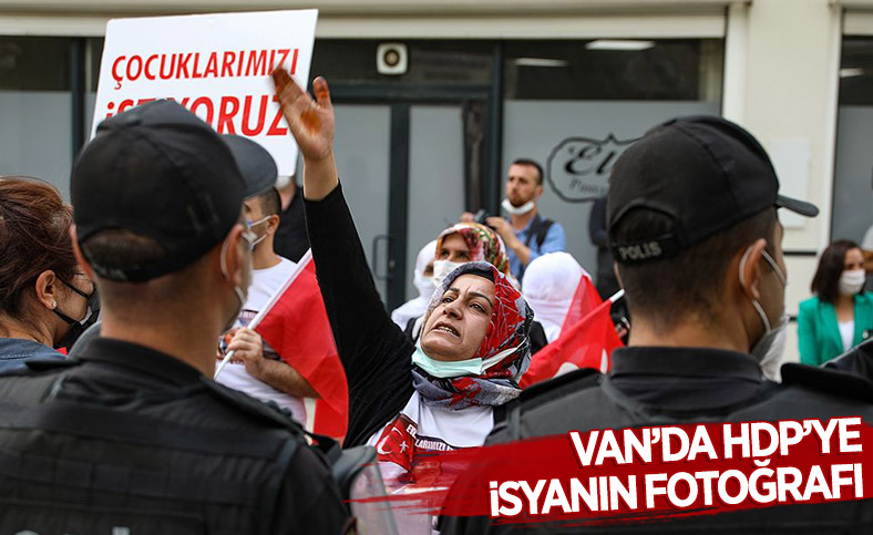 Van'da evlat nöbetindeki anne: Anneler kazanacak, HDP yerin dibine girecek