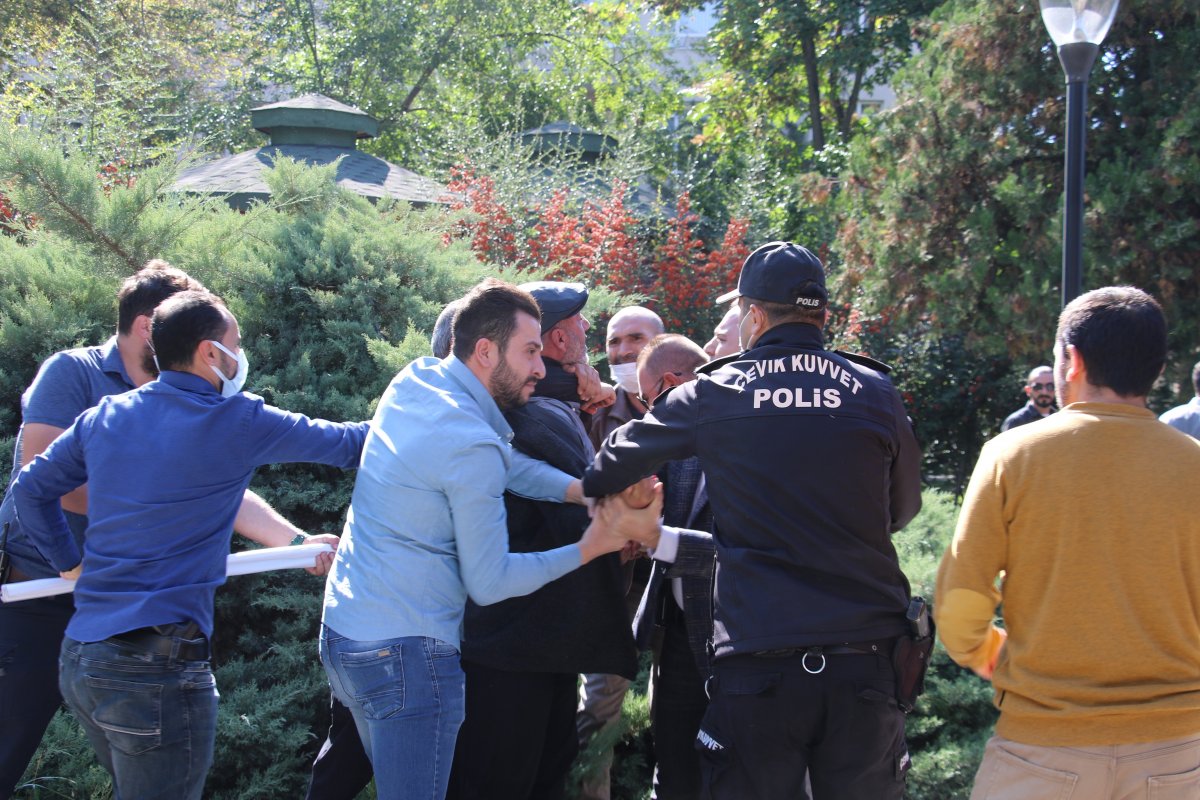 Ankara da aşı karşıtlarının mitinginde arbede çıktı #2