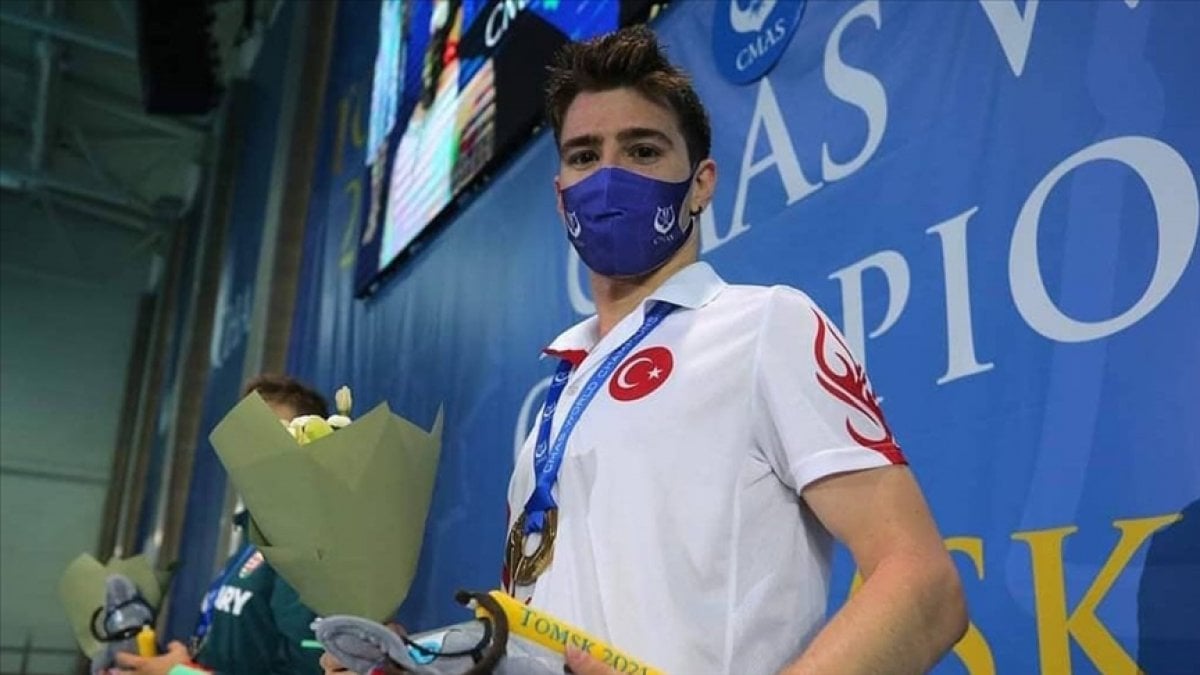 Milli sporcu Derin Toparlak, paletli yüzme 5 bin metrede dünya şampiyonu #1