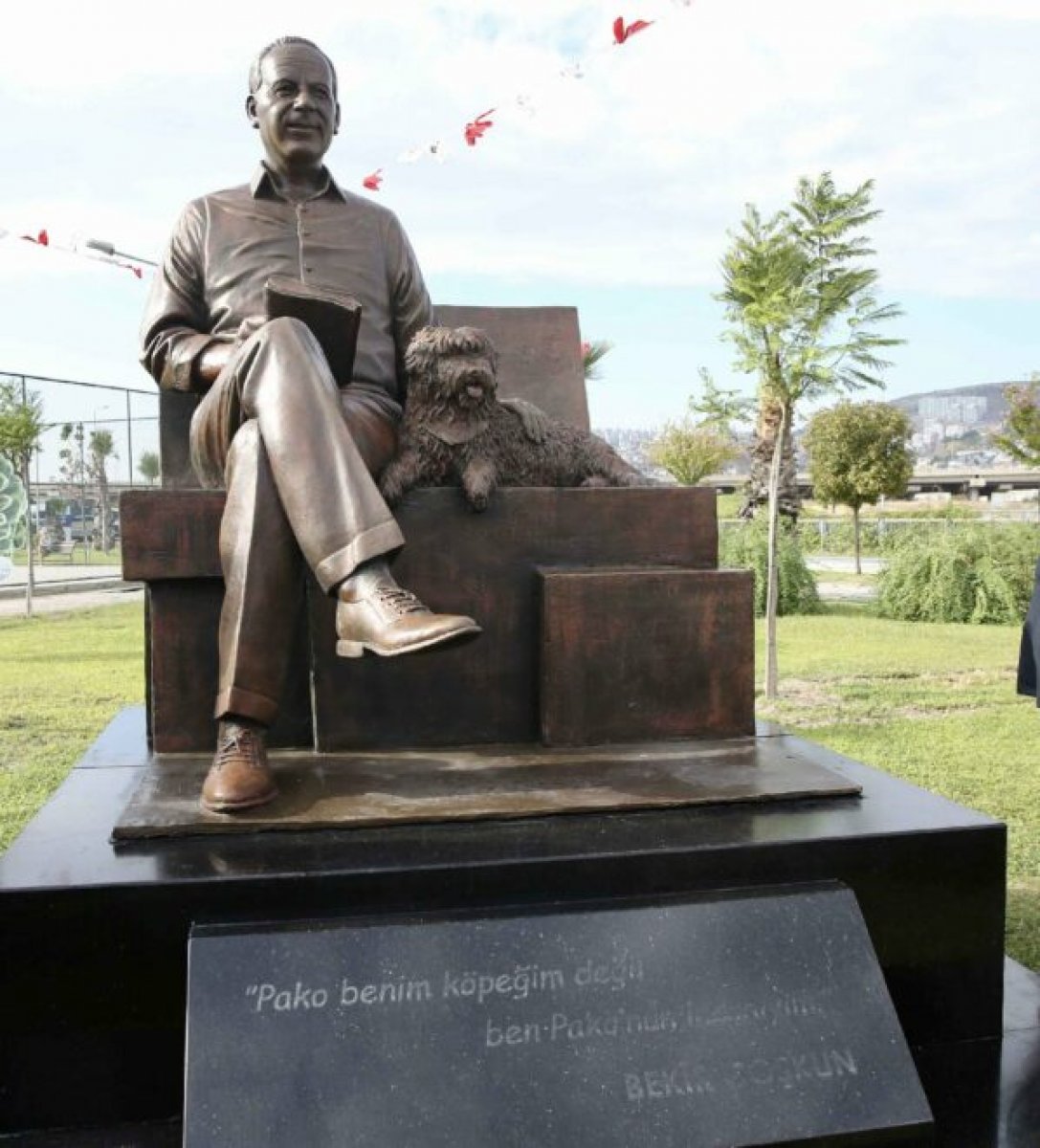 CHP li Kuşadası Belediyesi nden Sabahattin Ali heykeli #1