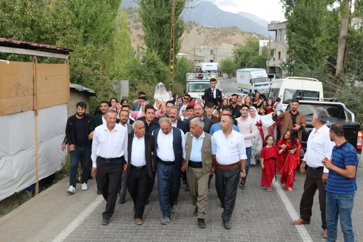 Şırnak ta düğünlerde araç konvoyu yerine at geleneği devam ediyor #4