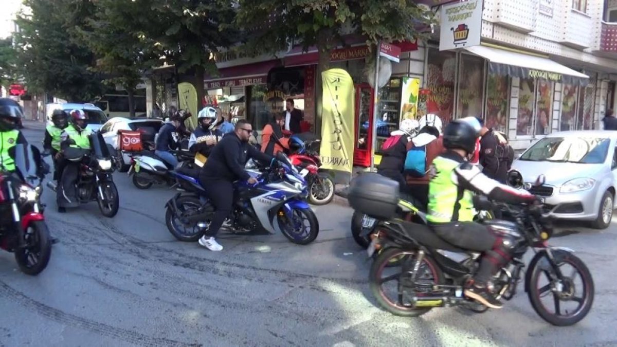 Sultangazi’de 720 motosikletli kurye, kahvaltıda bir araya geldi