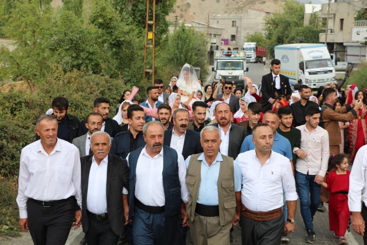 Şırnak ta düğünlerde araç konvoyu yerine at geleneği devam ediyor #2