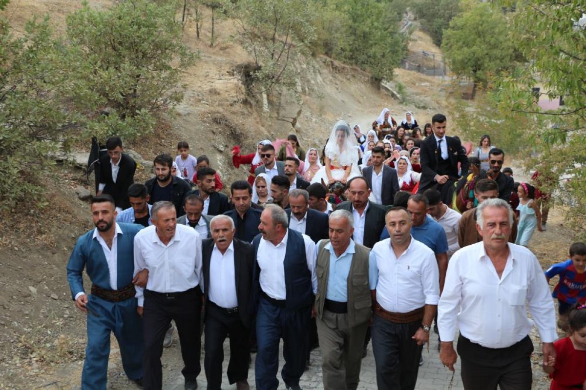 Şırnak ta düğünlerde araç konvoyu yerine at geleneği devam ediyor #7