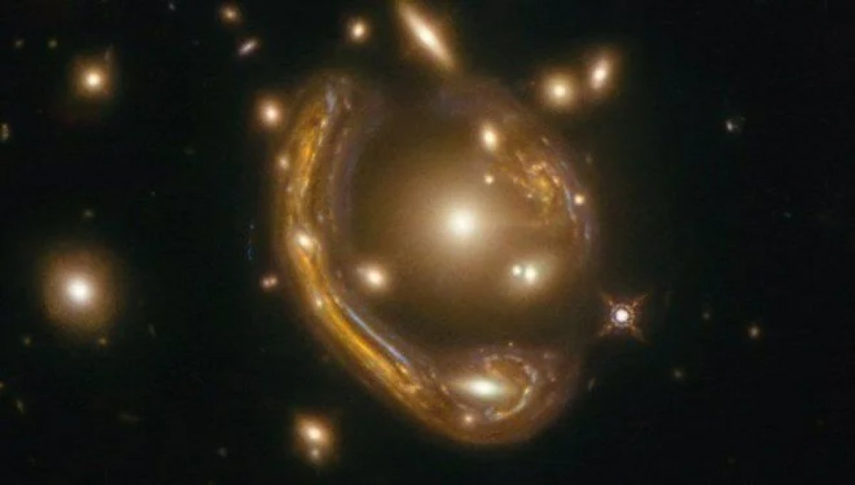 12 milyar ışık yılı uzaklıktaki Einstein halkası görüntülendi #3