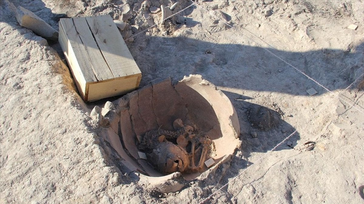 7 bin yıllık Arslantepe Höyüğü nde 2 çocuk iskeleti bulundu #1