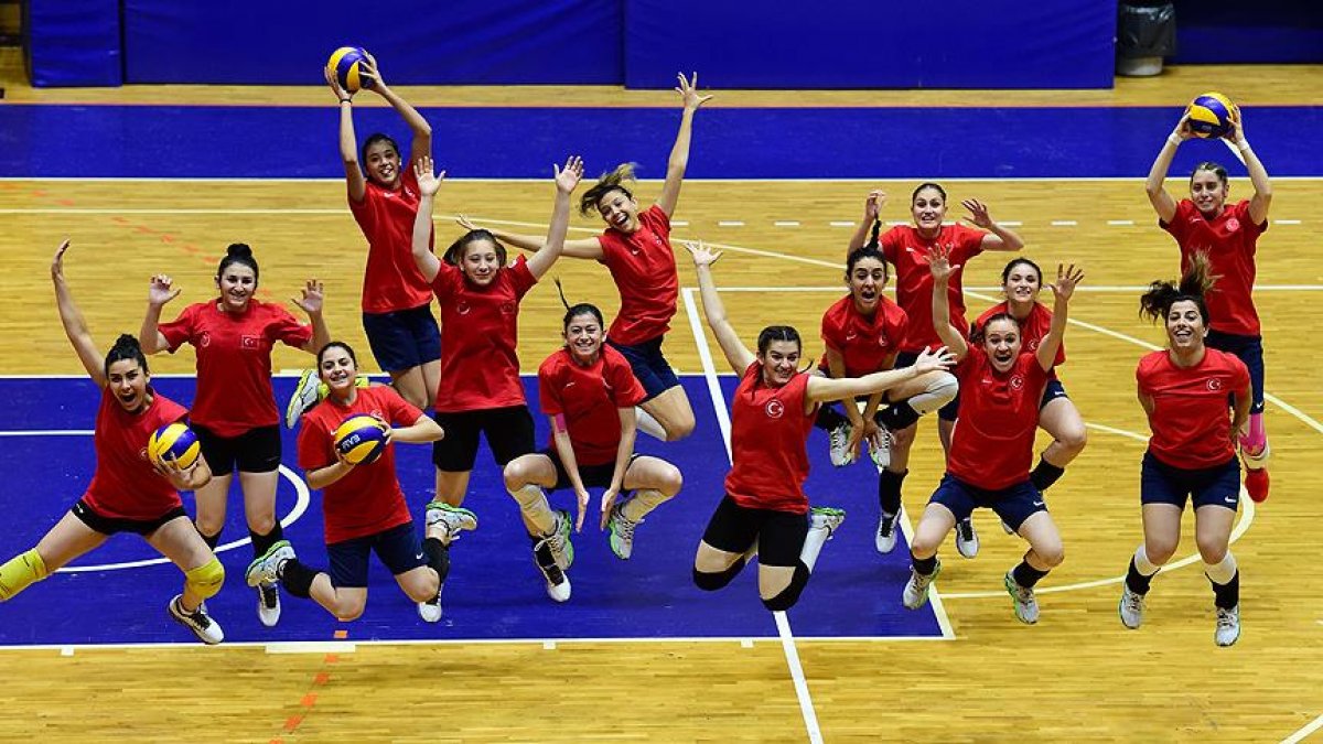 İşitme engelli kadın voleybol takımı, Dünya Şampiyonası nda yarı finalde #2
