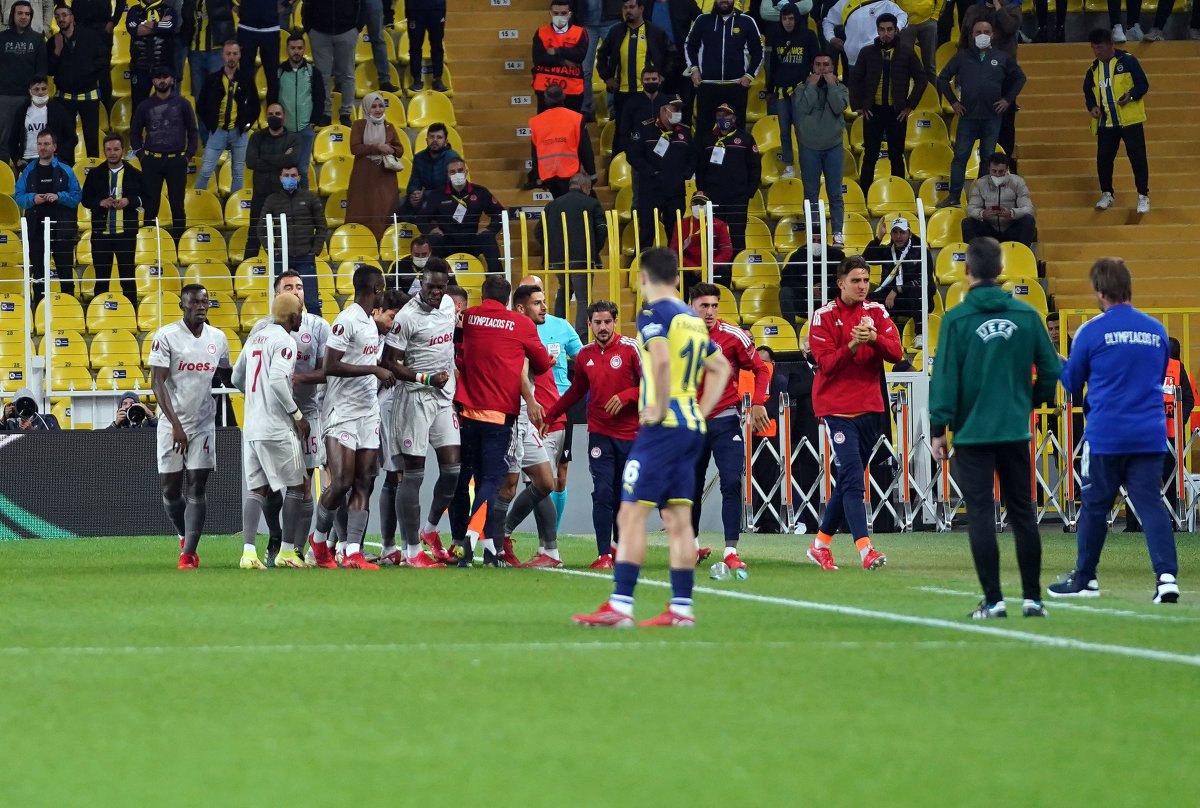 Fenerbahçe Olympiakos a 3 golle mağlup oldu #1