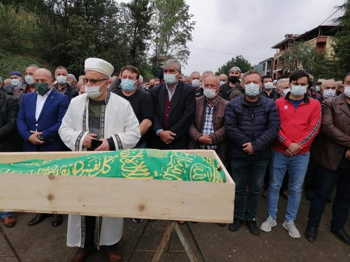 Yoğun bakımda Trabzonspor maçını soran yaşlı adam yaşamını yitirdi #5