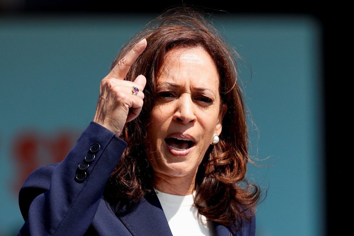 ABD de anketlerde Biden, yardımcısı Harris e karşı geride #2