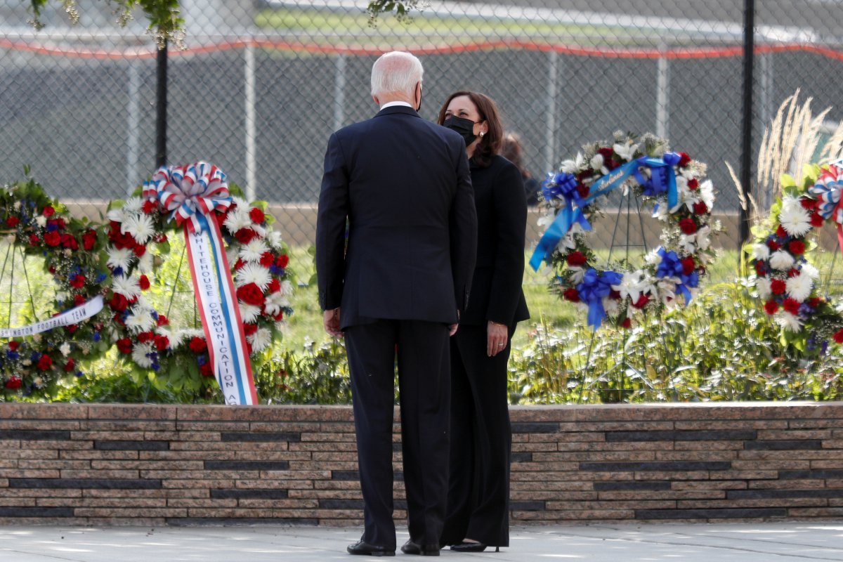 ABD de anketlerde Biden, yardımcısı Harris e karşı geride #3