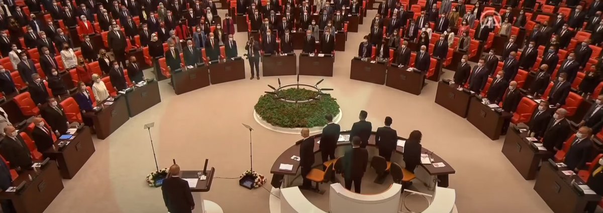 HDP, Meclis te İstiklal Marşı na eşlik etmedi #1