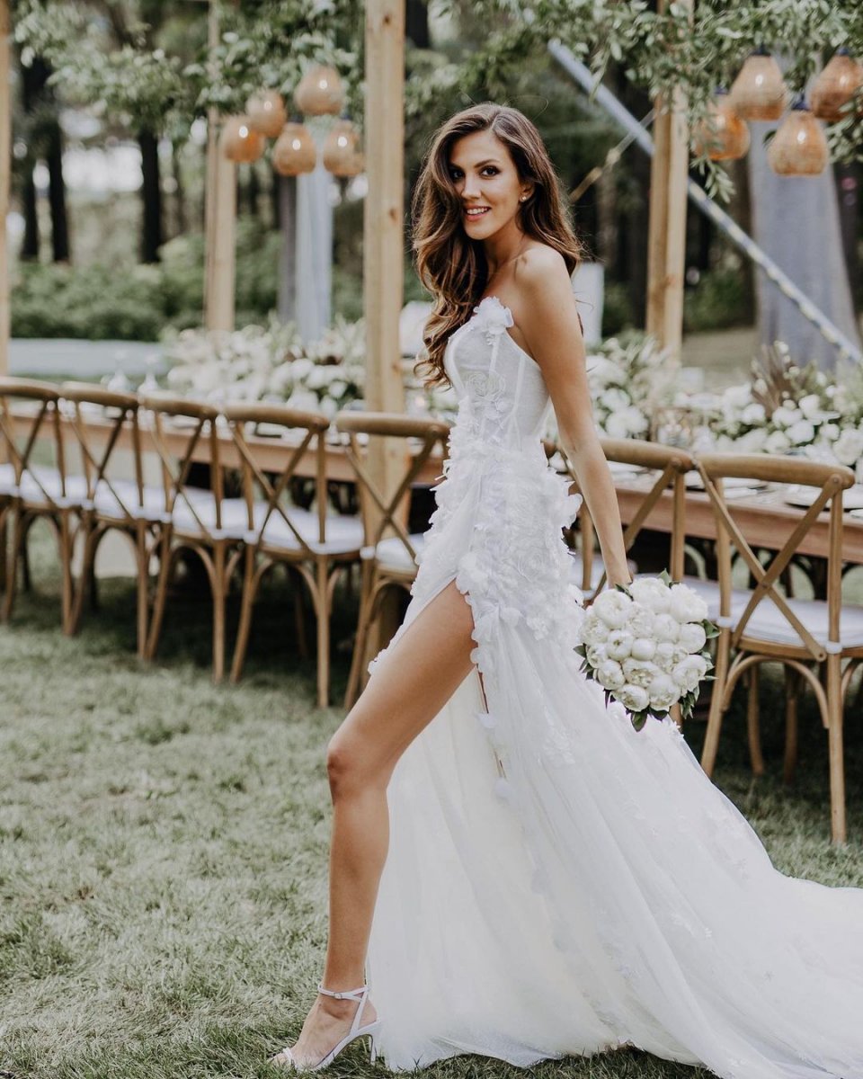 Melodi Elbirliler, gelinliklere doyamadı #2