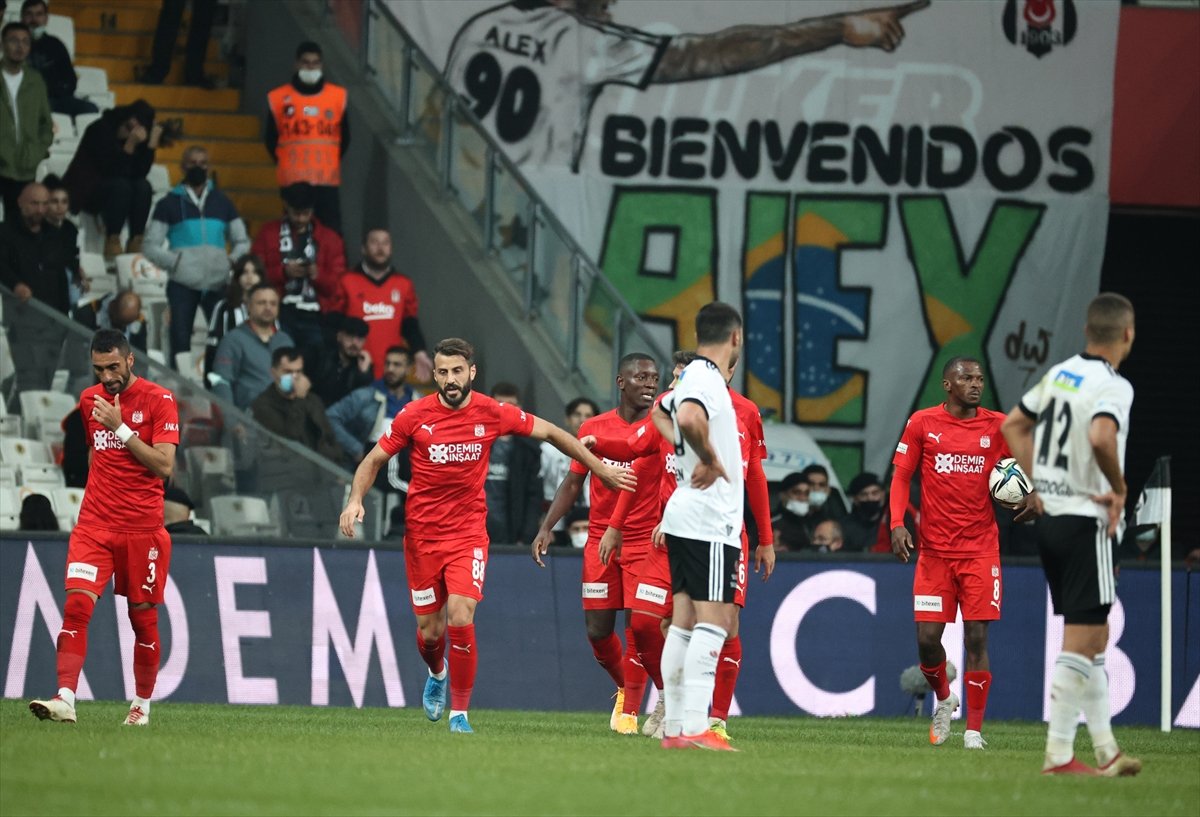 Beşiktaş, Sivasspor u 2 golle geçti #1