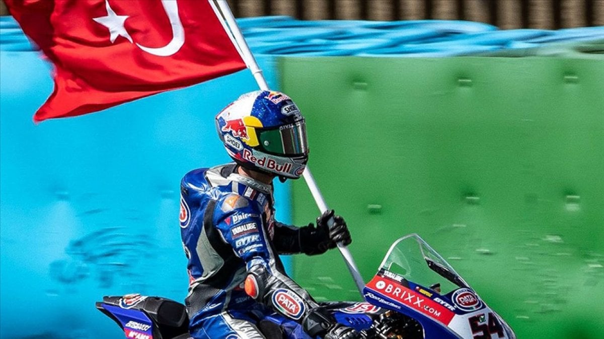 Milli motosikletçi Toprak Razgatlıoğlu Portekiz de birinci #1
