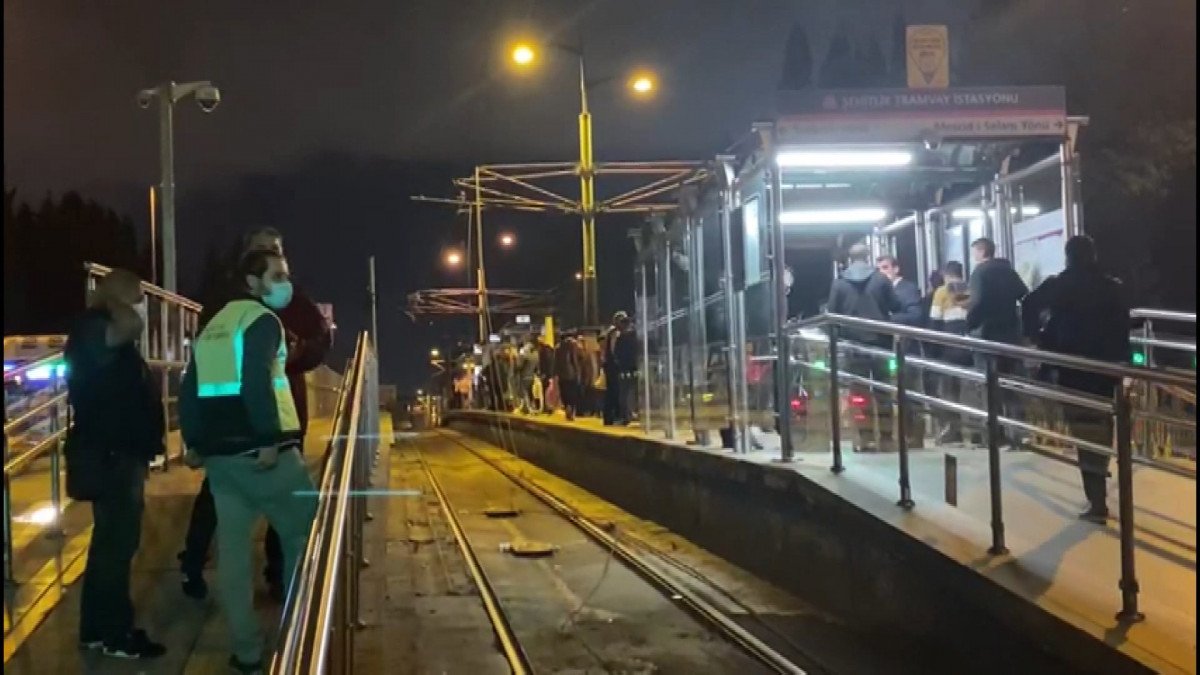 İstanbul da tramvay elektrik kablolarında arıza: Şehitlik Durağı kapatıldı #3