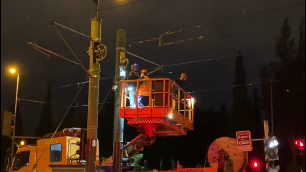İstanbul da tramvay elektrik kablolarında arıza: Şehitlik Durağı kapatıldı #4