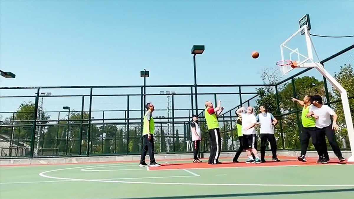 Cumhurbaşkanı Erdoğan, basketbol oynadığı görüntüleri paylaştı #2