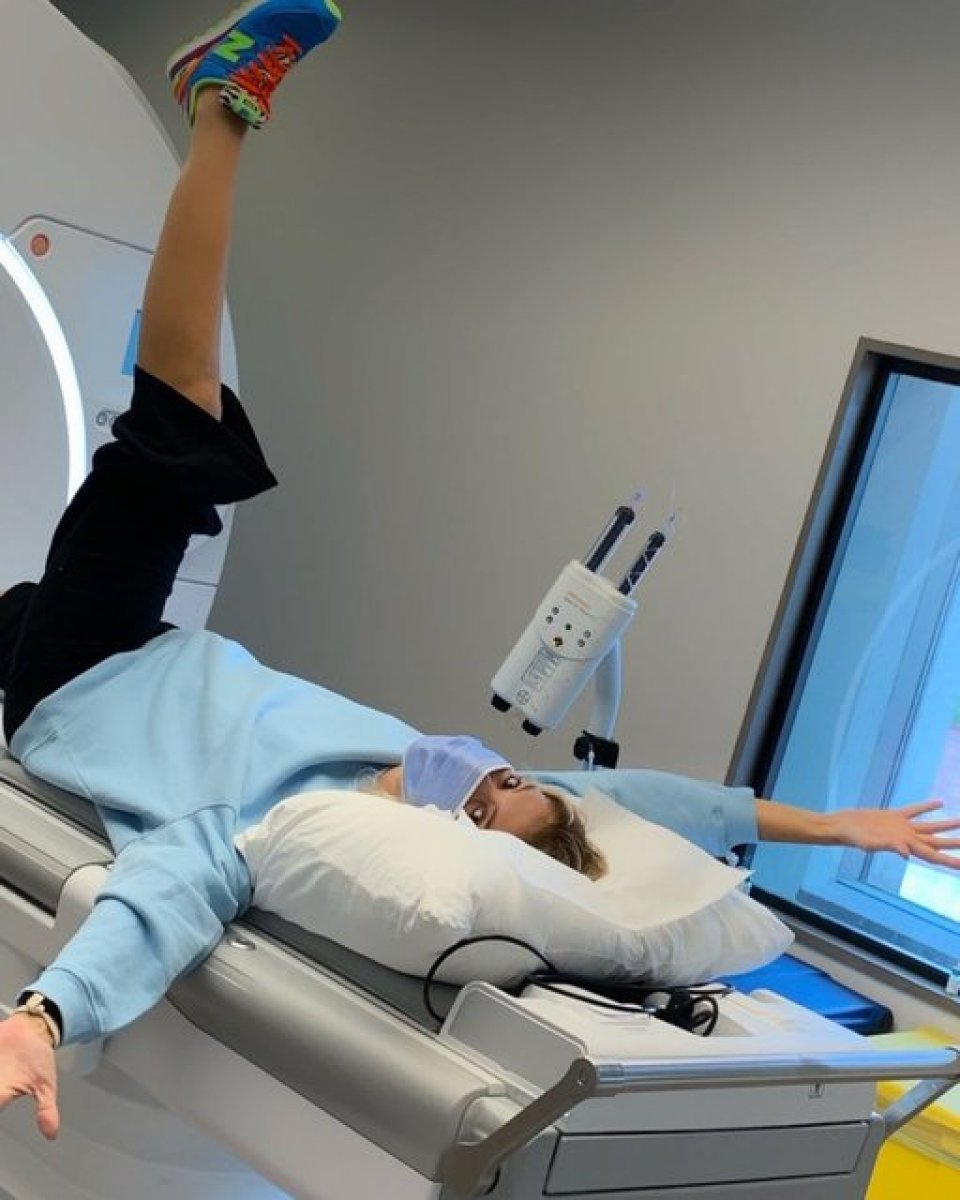 Uğruna fan hesapları açılmıştı! Gülben Ergen, ayağını sakatladı #4