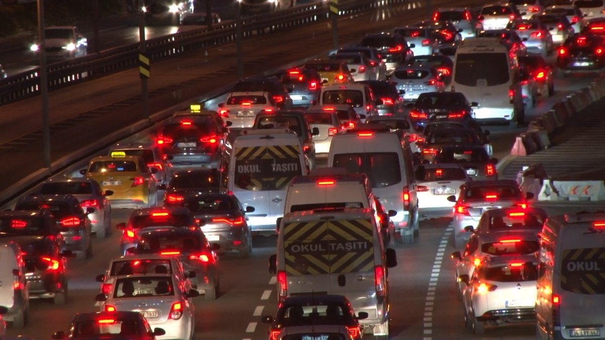 İstanbul’da haftanın ilk iş gününde trafik yoğunluğu #6