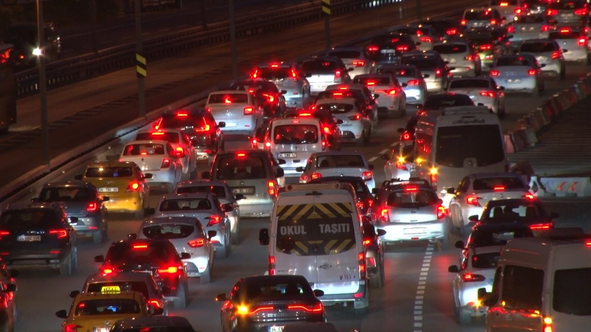 İstanbul’da haftanın ilk iş gününde trafik yoğunluğu #5