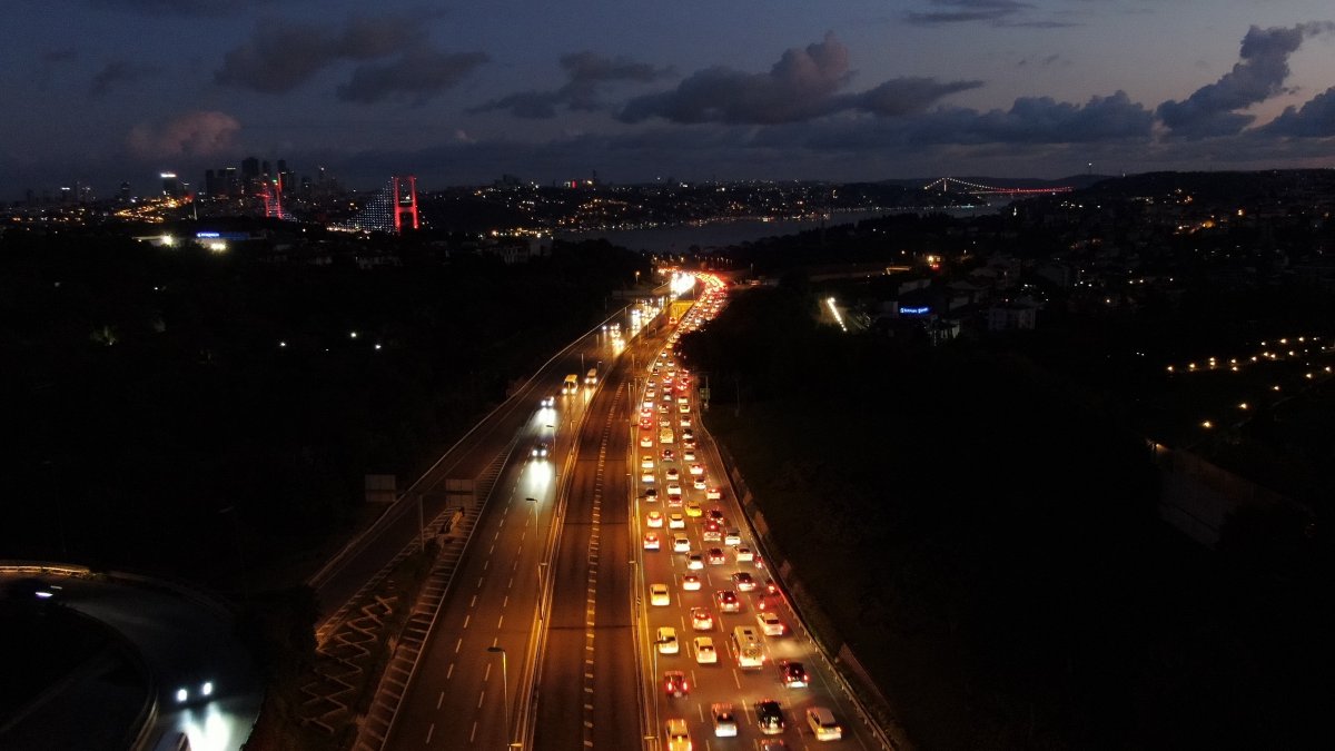 İstanbul’da haftanın ilk iş gününde trafik yoğunluğu #1