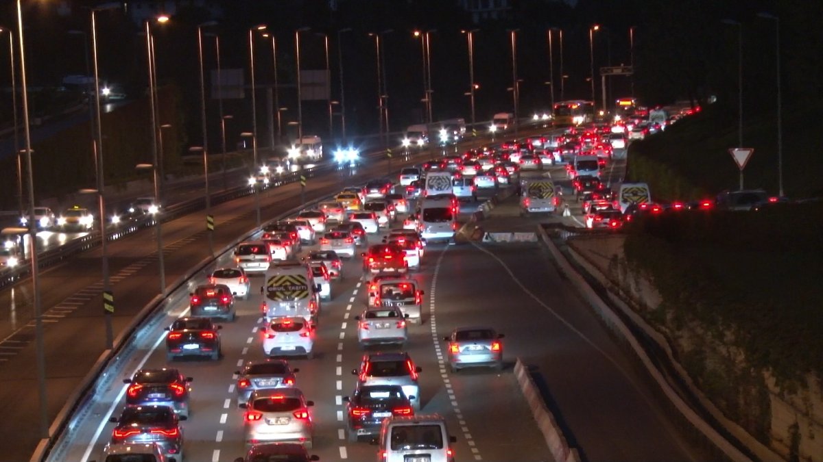 İstanbul’da haftanın ilk iş gününde trafik yoğunluğu #7