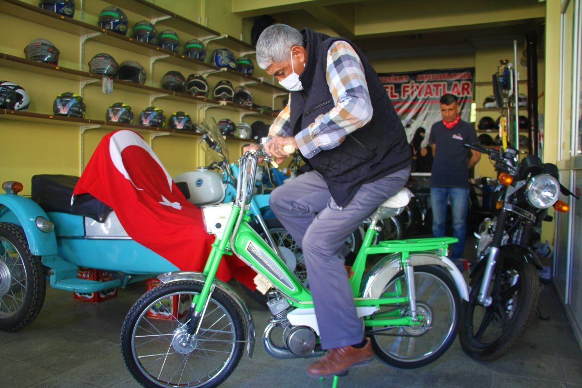 Elazığlı motosiklet ustası, 70 yıllık mobiletinden ayrılmıyor #10