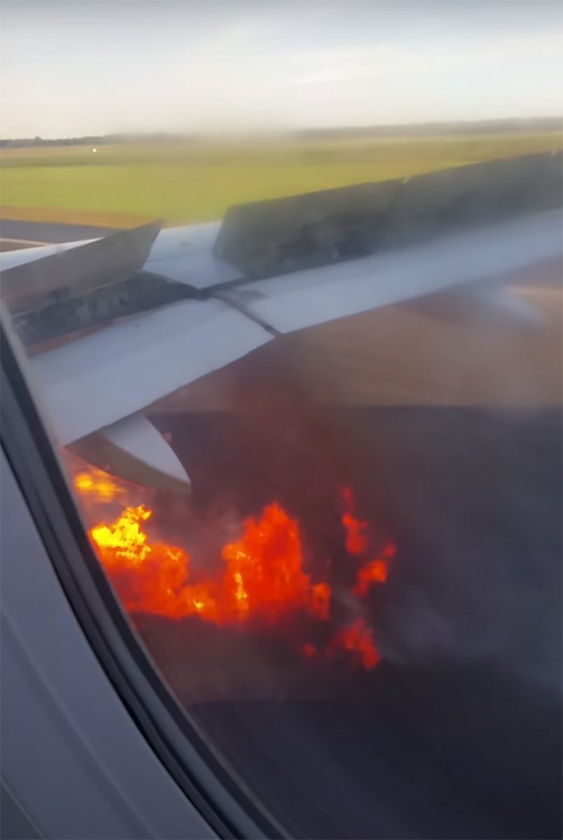 ABD de kalkış sırasında uçağın motoru alevlere teslim oldu #5