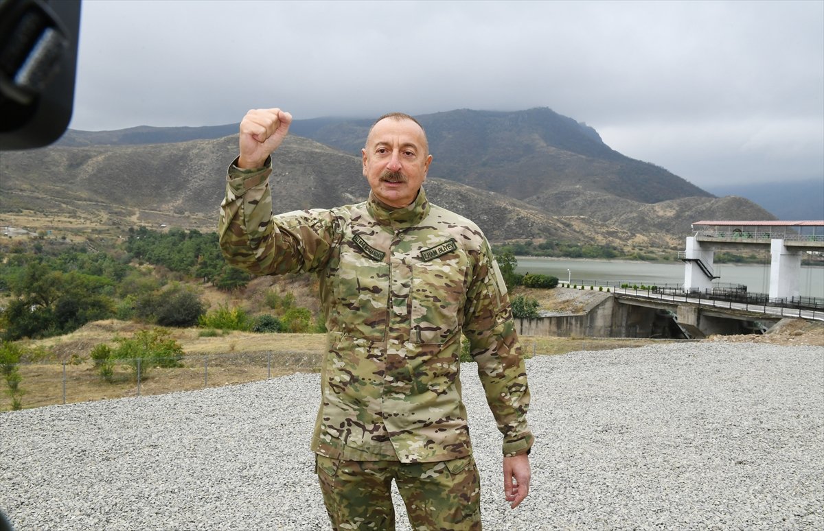 Ильхам Алиев военной форме Железный кулак