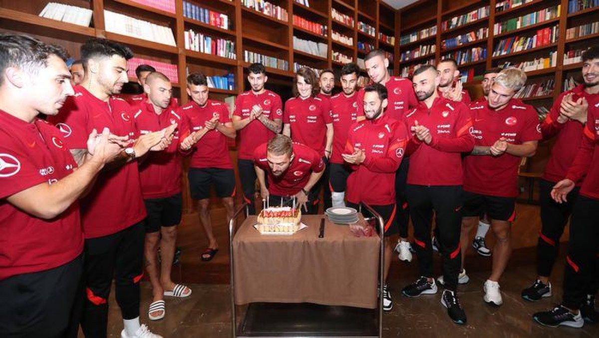 A Milli Takım, Caner Erkin in doğum gününü kutladı #3
