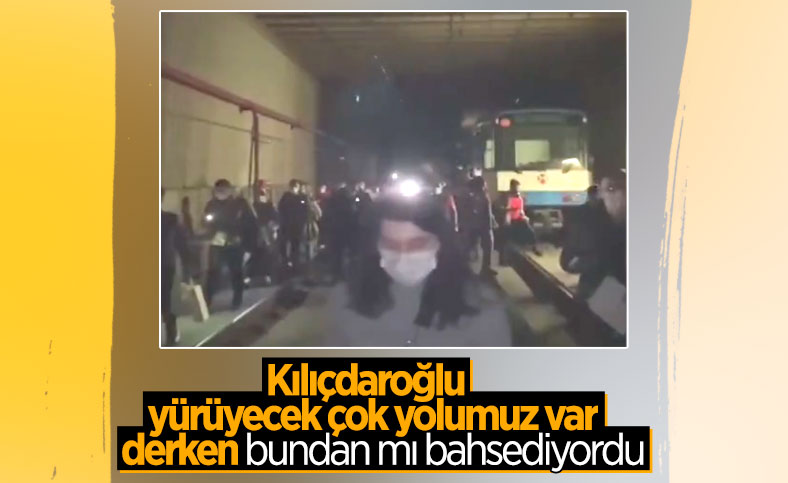 İstanbul’da tramvay arızalandı, yolcular raylarda yürüdü