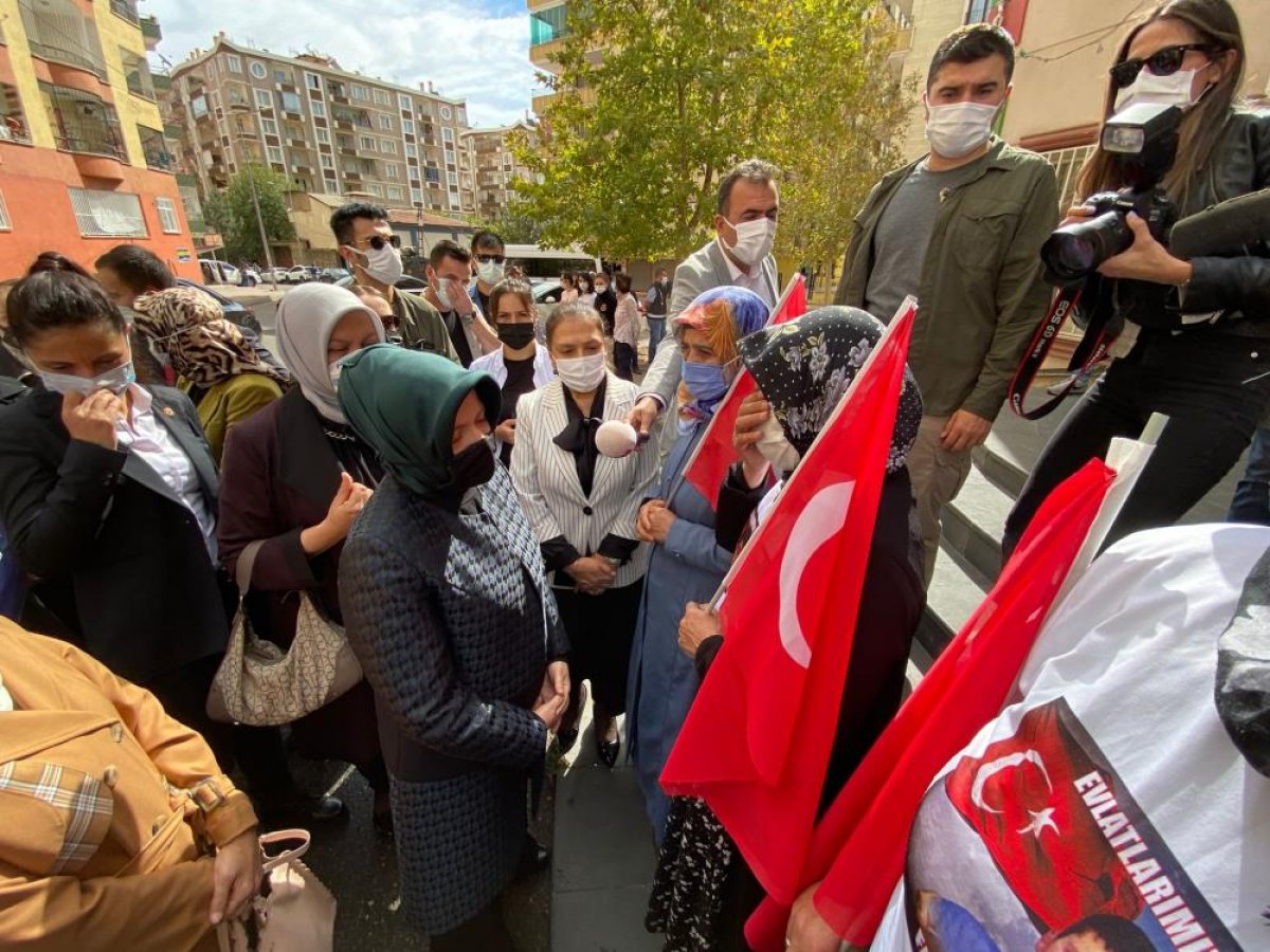 Siyasetçilerin eşleri Diyarbakır annelerini ziyaret etti #8