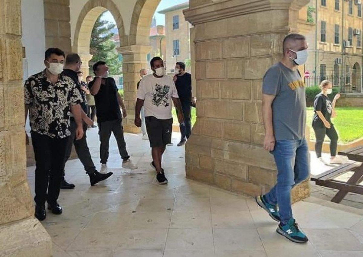 Bülent Ersoy orkestra ekibinin suçlamalarını reddetti #2