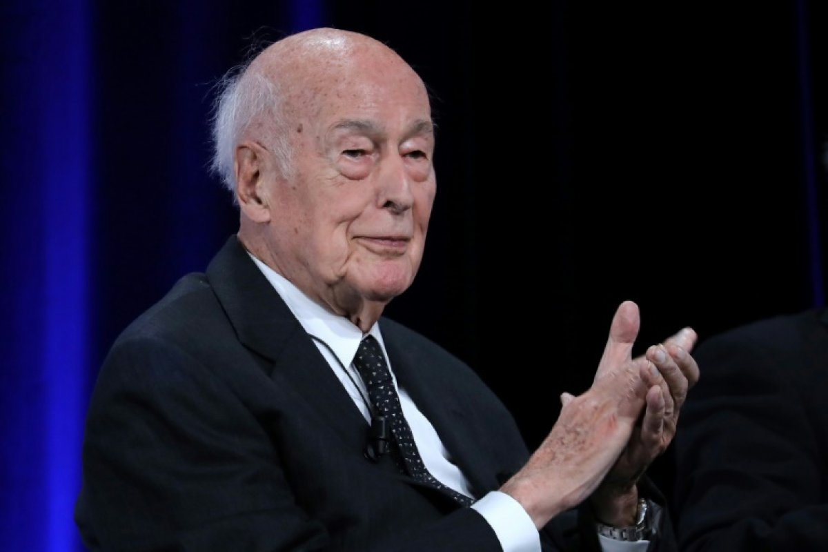  Eski Fransa Cumhurbaşkanı d Estaing beni taciz etti #1