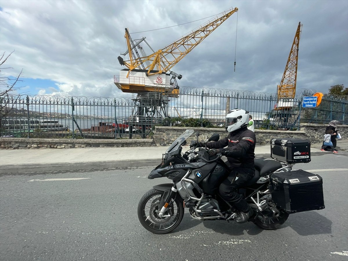 Taksim Camii nin imamı motosikletiyle ilgi odağı oluyor #6