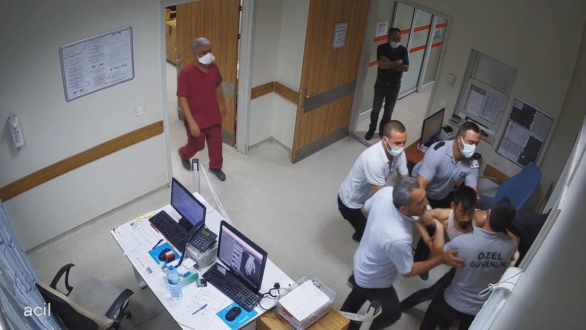 Konya’da alkollü şahıslar, hastanede polislere ve bekçilere saldırdı  #4