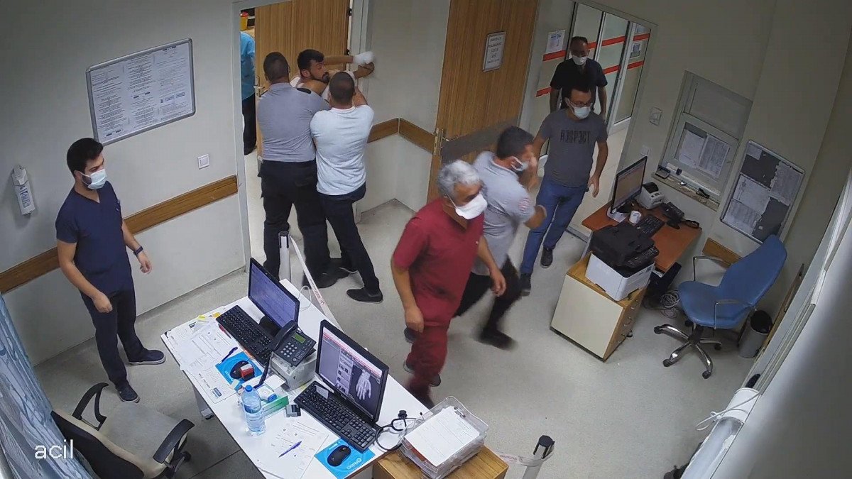 Konya’da alkollü şahıslar, hastanede polislere ve bekçilere saldırdı  #5