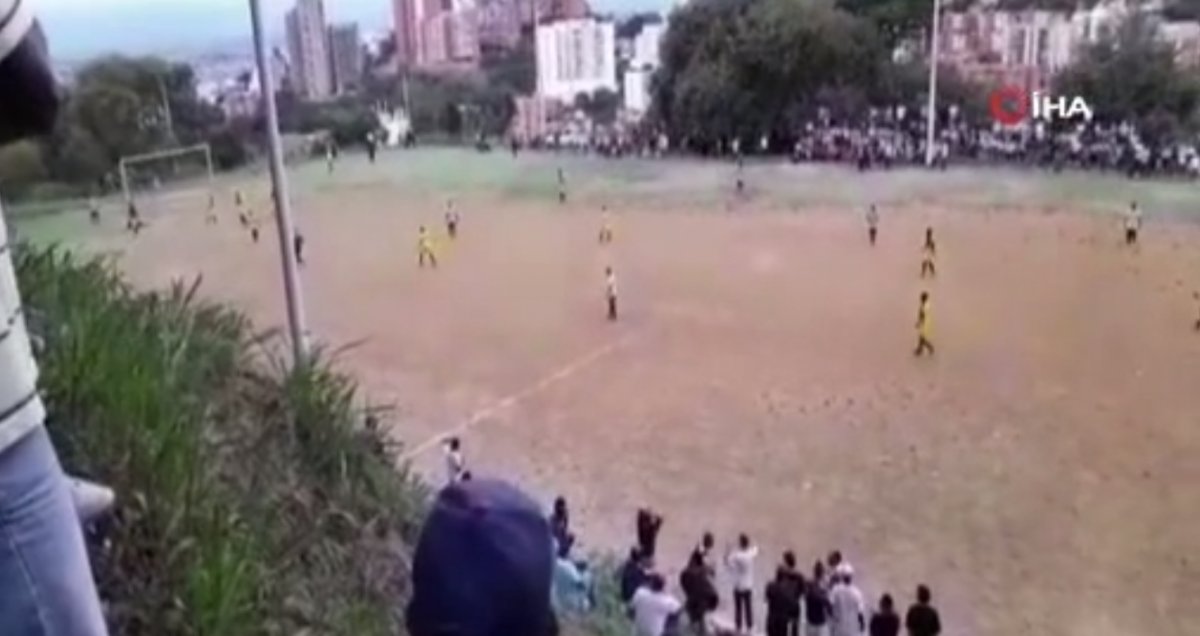 Kolombiya da futbol sahasındaki çatışmada teknik direktör öldü #2